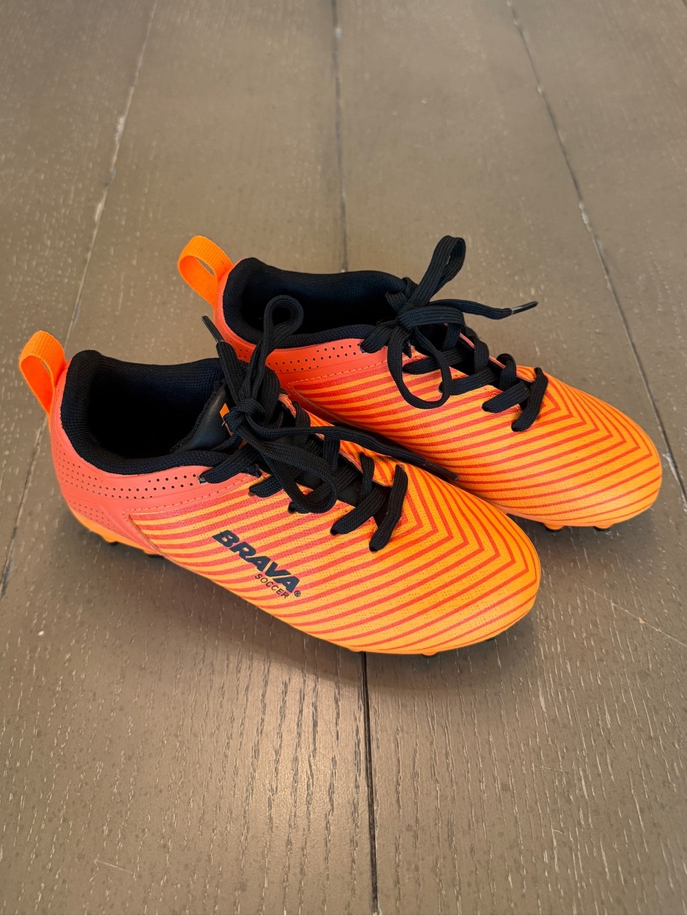 BRAVA Unisex Kids Soccer Cleats Neon Orange • Size 13 D